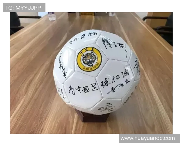 以足球球星诗为线索描绘绿茵场上激情与荣耀的壮丽画卷